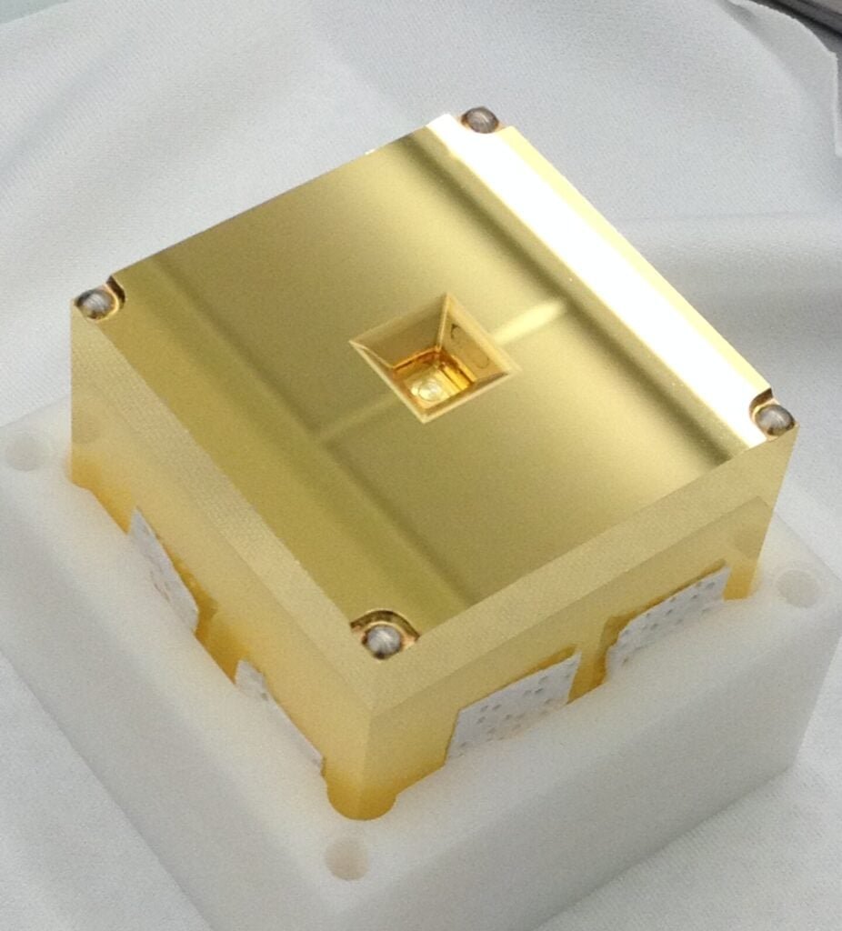 A gold-platinum cube.