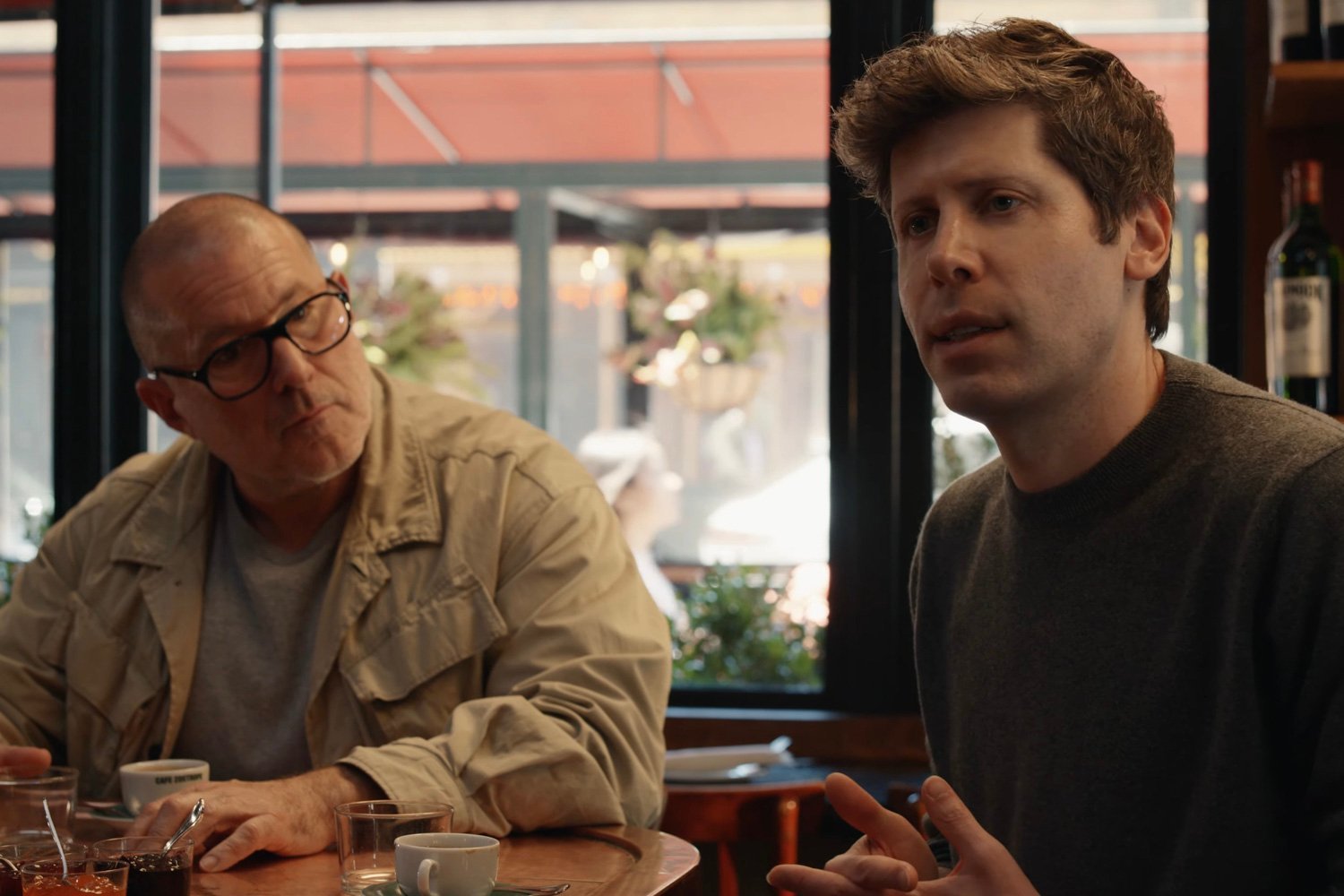Jony Ive ve Sam Altman: Akıllı Telefonun Sonunu Getiriyorlar!