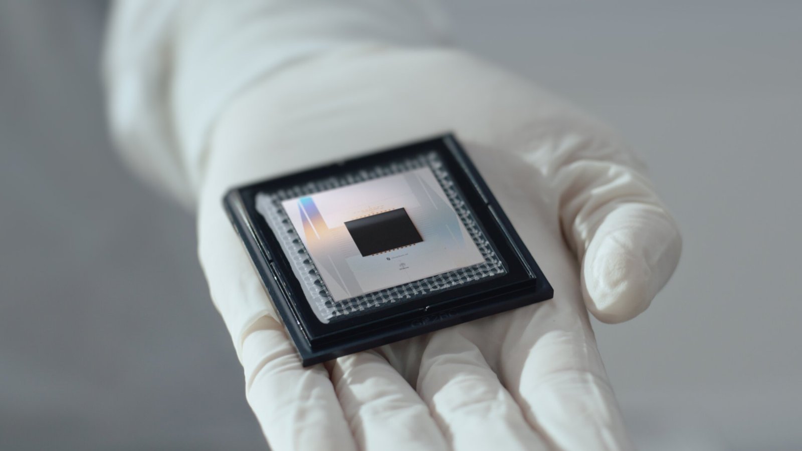 googlequantumai_willowchip_closeup_01 Google Willow quantum chip