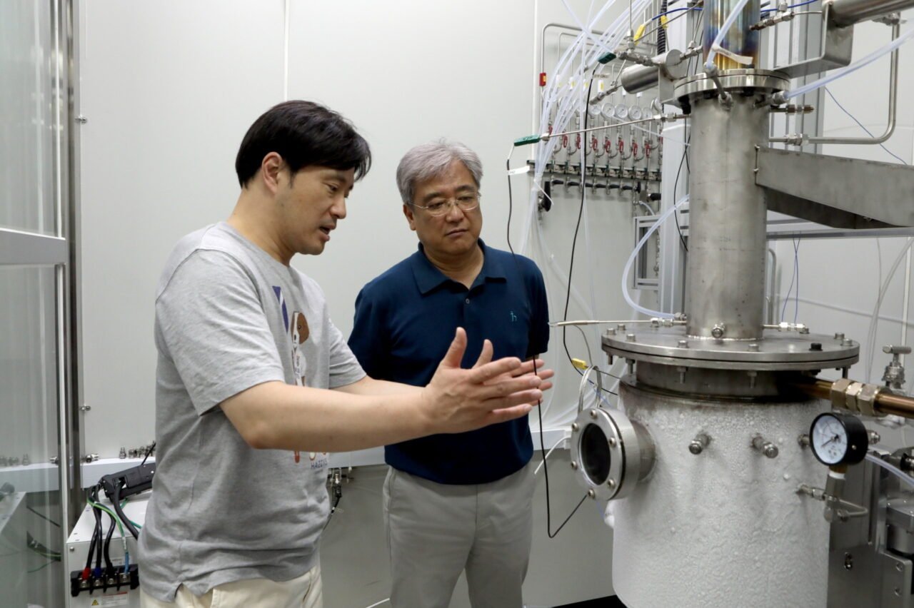 hydrogen-plasma-torch-plastic-recycling-instrument-researchers-1280x852-1 Hydrogen Plasma Torch Plastic Recycling Instrument Researchers