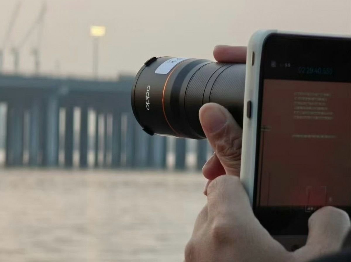 Oppo Find X9 Ultra için geliştirilen 300 mm telefoto lens çözümü gün yüzüne çıktı.
