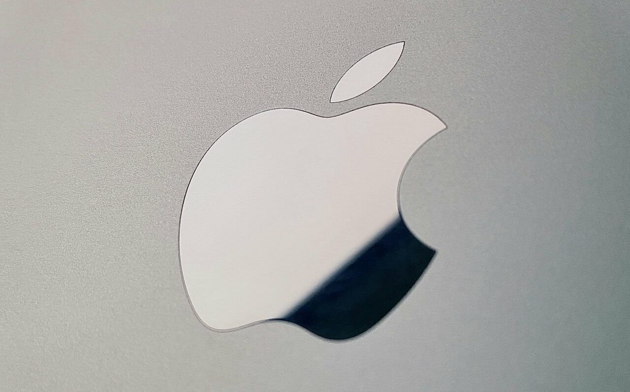 Apple, kullanıcılarını İngiltere’de yaş doğrulama sürecine dahil ediyor.