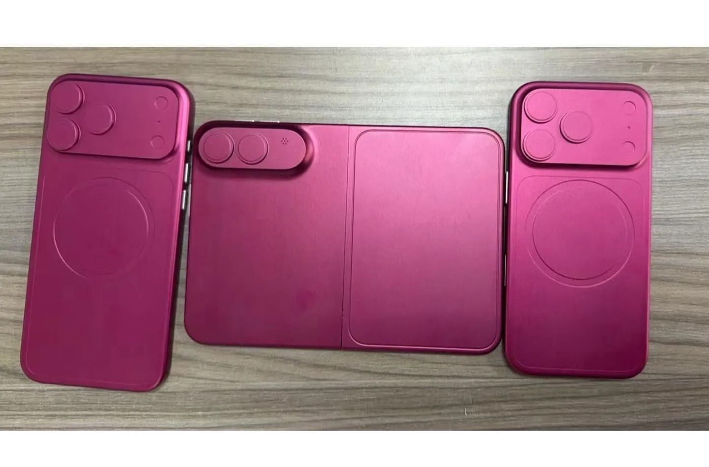 Katlanabilir iPhone’un ilk maket görüntüleri paylaşıldı.