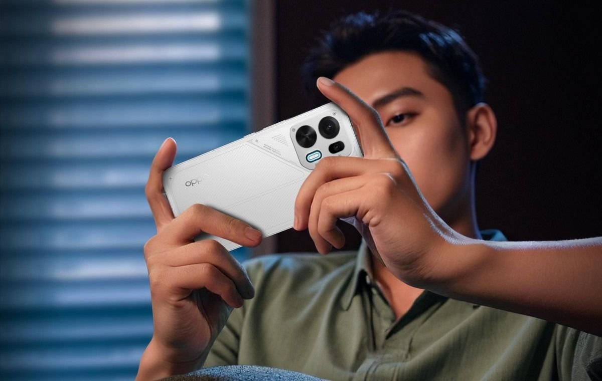 Oppo K15 Pro serisi sahnede: Güç, Performans ve Yüksek Kapasiteli Pil

Oppo’nun K15 Pro serisi, güçlü performansı ve uzun ömürlü piliyle dikkat çekiyor. Akıllı telefon kullanıcılarının ihtiyacını karşılamak için tasarlanmış bu seri, hem performans hem de dayanıklılık arayanlar için mükemmel bir seçenek sunuyor. Modern tasarımı ve yüksek teknolojiyle donatılmış özellikleri sayesinde, Oppo K15 Pro serisi, kullanıcıların beklentilerini fazlasıyla karşılıyor. Gelişmiş işlemcisi, hızlı şarj teknolojisi ve geniş pil kapasitesi ile uzun süreli kullanım imkanı sunarak, kesintisiz bir deneyim yaşamanızı sağlıyor.