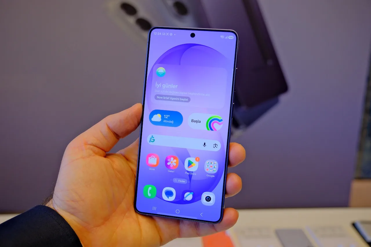 Galaxy S27 için iki farklı Snapdragon sürprizi

Galaxy S27, çıkışına günler kala iki farklı Snapdragon işlemci seçeneği ile birlikte geliyor. Bu sürpriz, kullanıcıların ihtiyaçlarına göre farklı performans ve güç tüketimi seçenekleri sunacak. Her iki model de, kullanıcı deneyimini üst seviyeye çıkararak, mobil oyunlar ve yoğun uygulamalar için mükemmel bir performans vaat ediyor. Snapdragon’un en son teknolojileri ile donatılan Galaxy S27, hem hız hem de verimlilik açısından dikkat çekiyor.