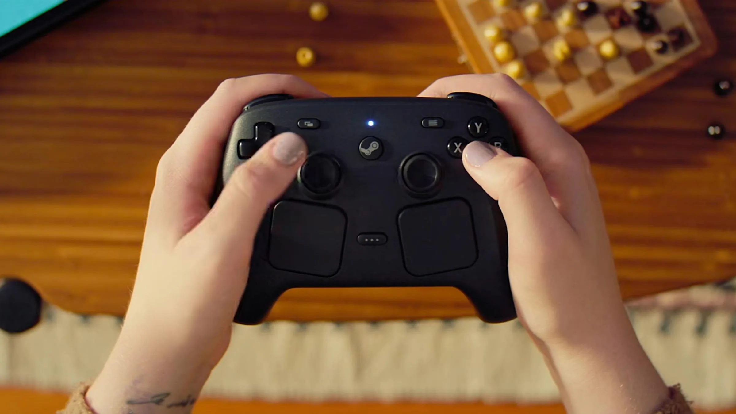 Valve, Steam Controller ile ilgili beklenen detayları açıkladı. Bu yeni kontrol cihazının özellikleri ve işlevselliği hakkında merak edilenler ortaya kondu.