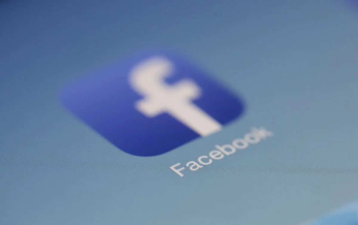 Meta, Facebook Grupları için yeni bir Forum uygulaması yayınladı. Bu uygulama, kullanıcıların topluluklar içinde daha etkili bir şekilde etkileşimde bulunmalarını sağlamak amacıyla tasarlandı. Forum uygulaması, grup üyeleri arasında daha derinlemesine tartışmalar ve bilgi alışverişi yapılmasına olanak tanırken, kullanıcı deneyimini de iyileştirmeyi hedefliyor. Yeni özelliklerle birlikte, topluluklar daha organize bir şekilde büyüyebilecek ve katılımcılar arasındaki iletişim artacaktır.